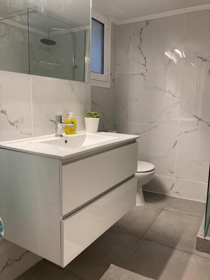 Great Apartment With Terrace In Central Athen Eksteriør billede